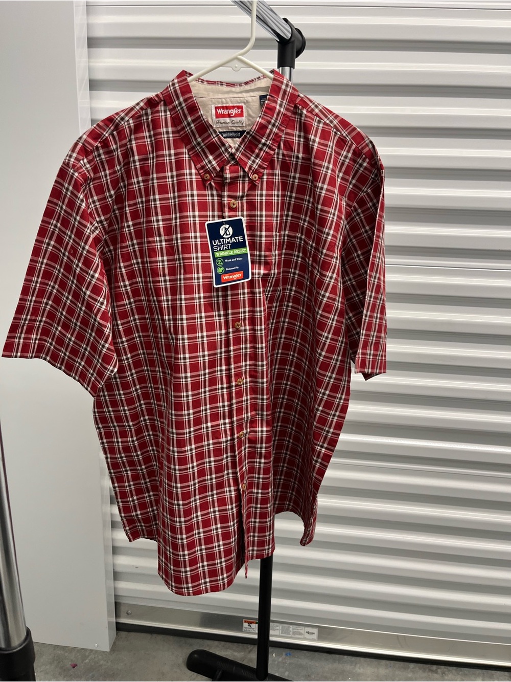 Men’s 2XLtall Wrangler Red Plaid Short-Sleeve Button-Down Shirt